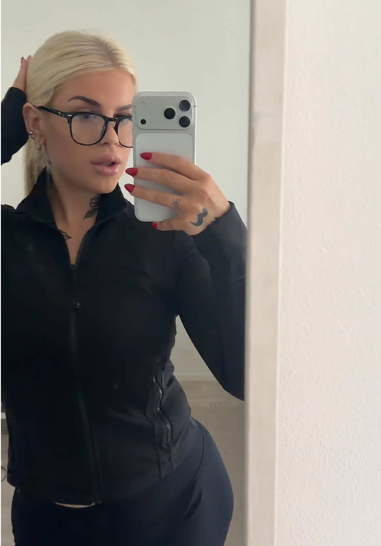 @ellaasooffia