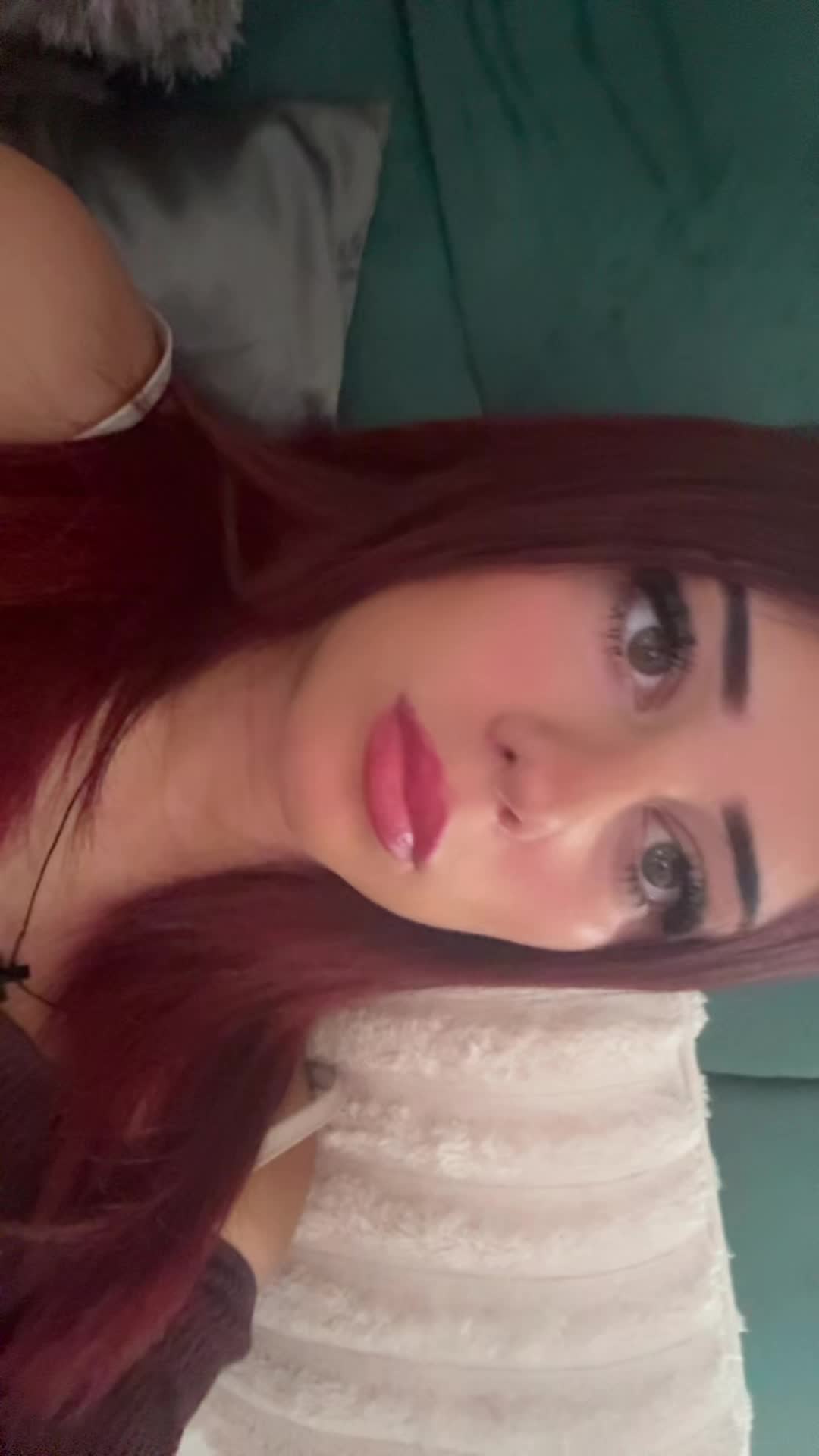 @😗