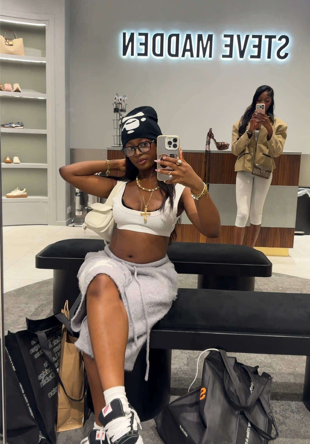 @PA | Fashion Stylist