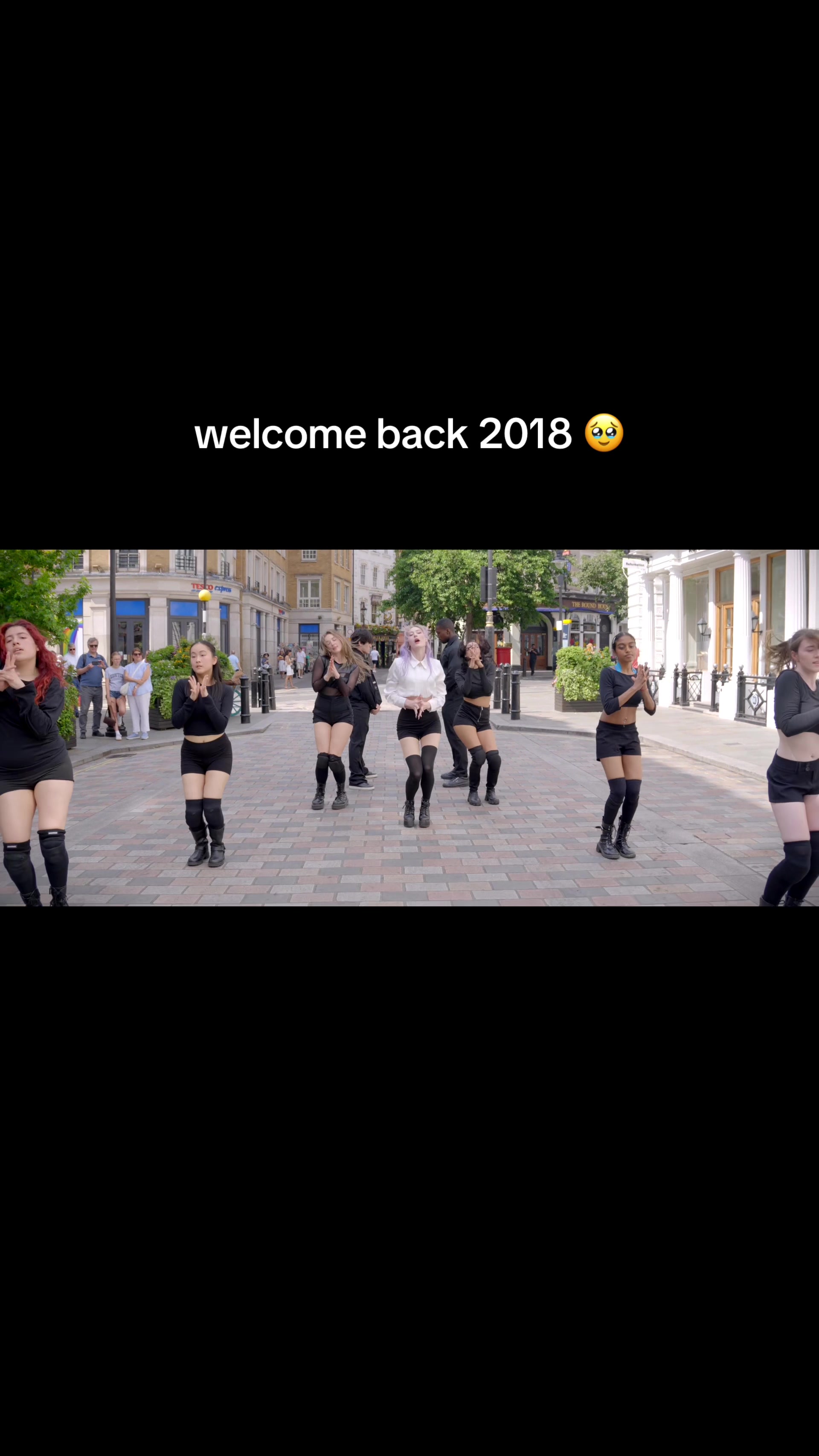 @hollythelovely