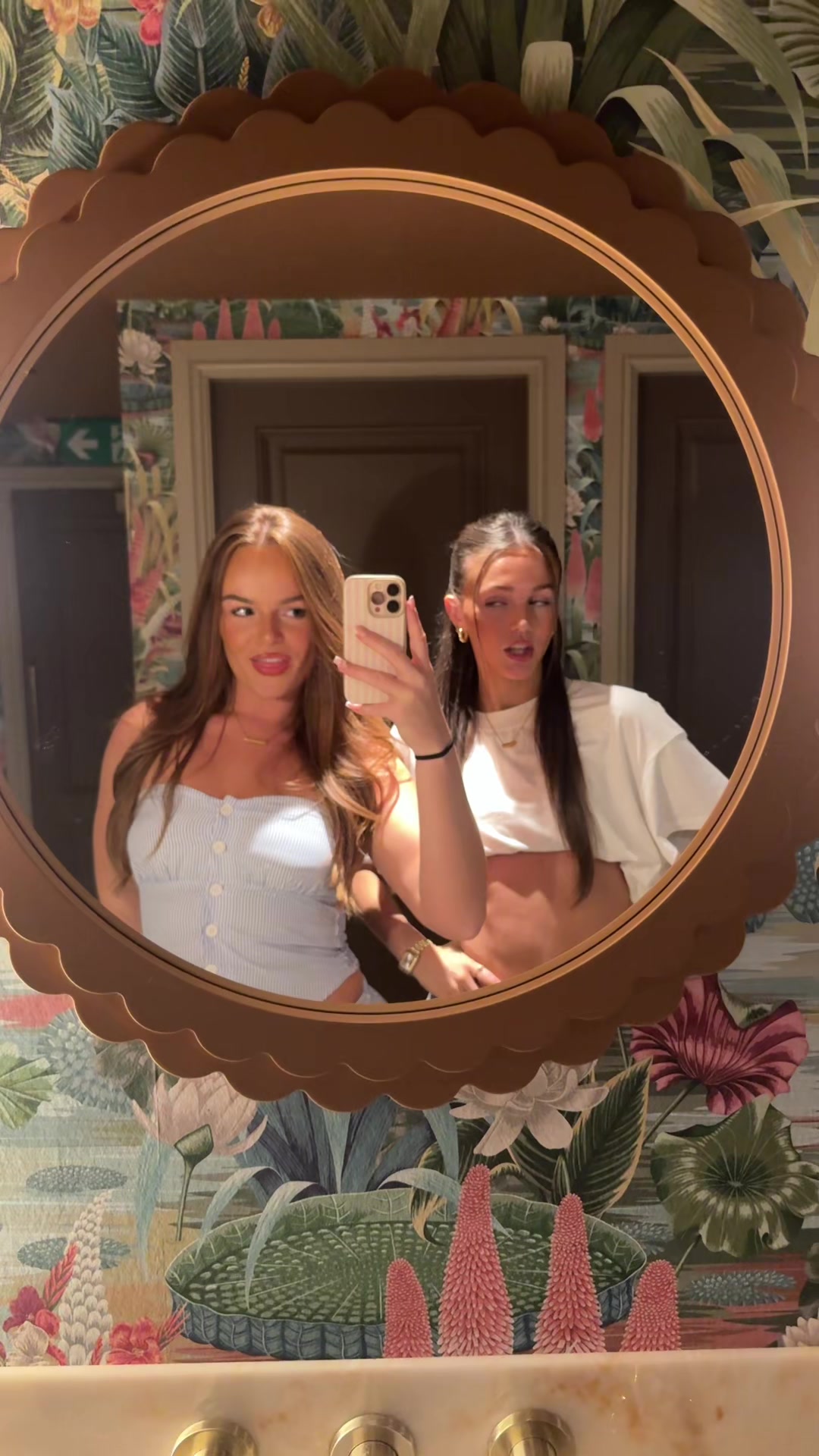 @𝒊𝒔𝒂𝒃𝒆𝒍 🐚☁️🍸🤍
