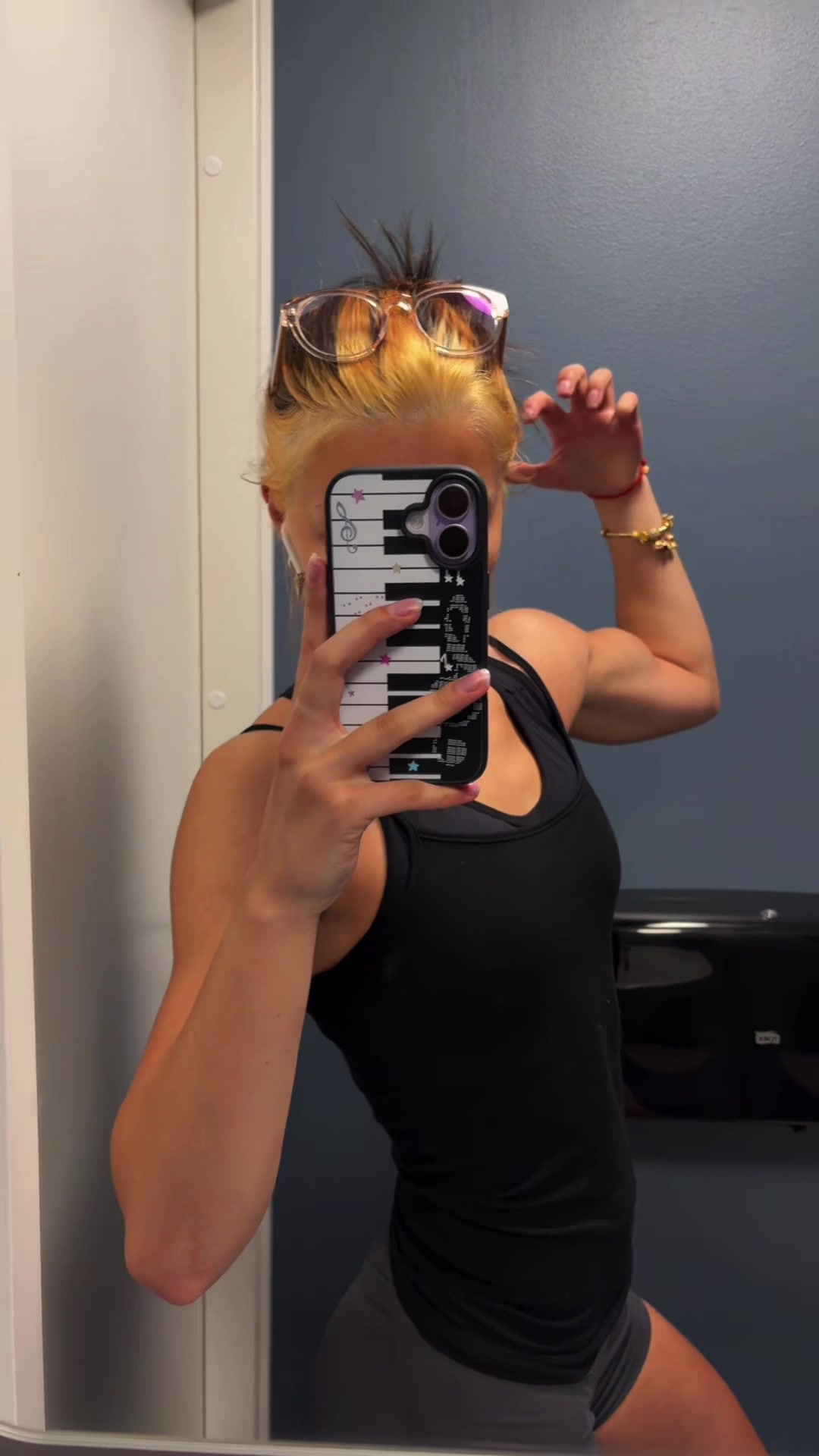 @estrokata🦇