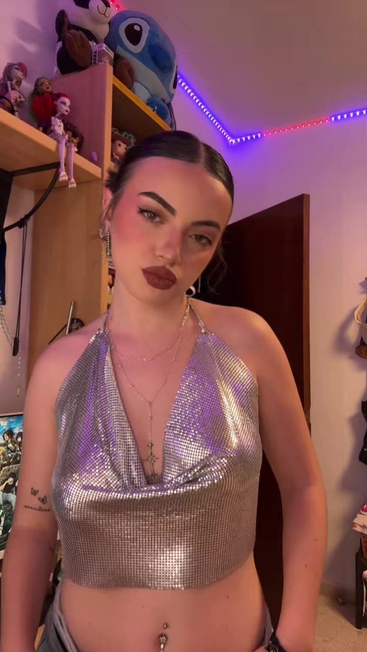 @danielaarosteguii