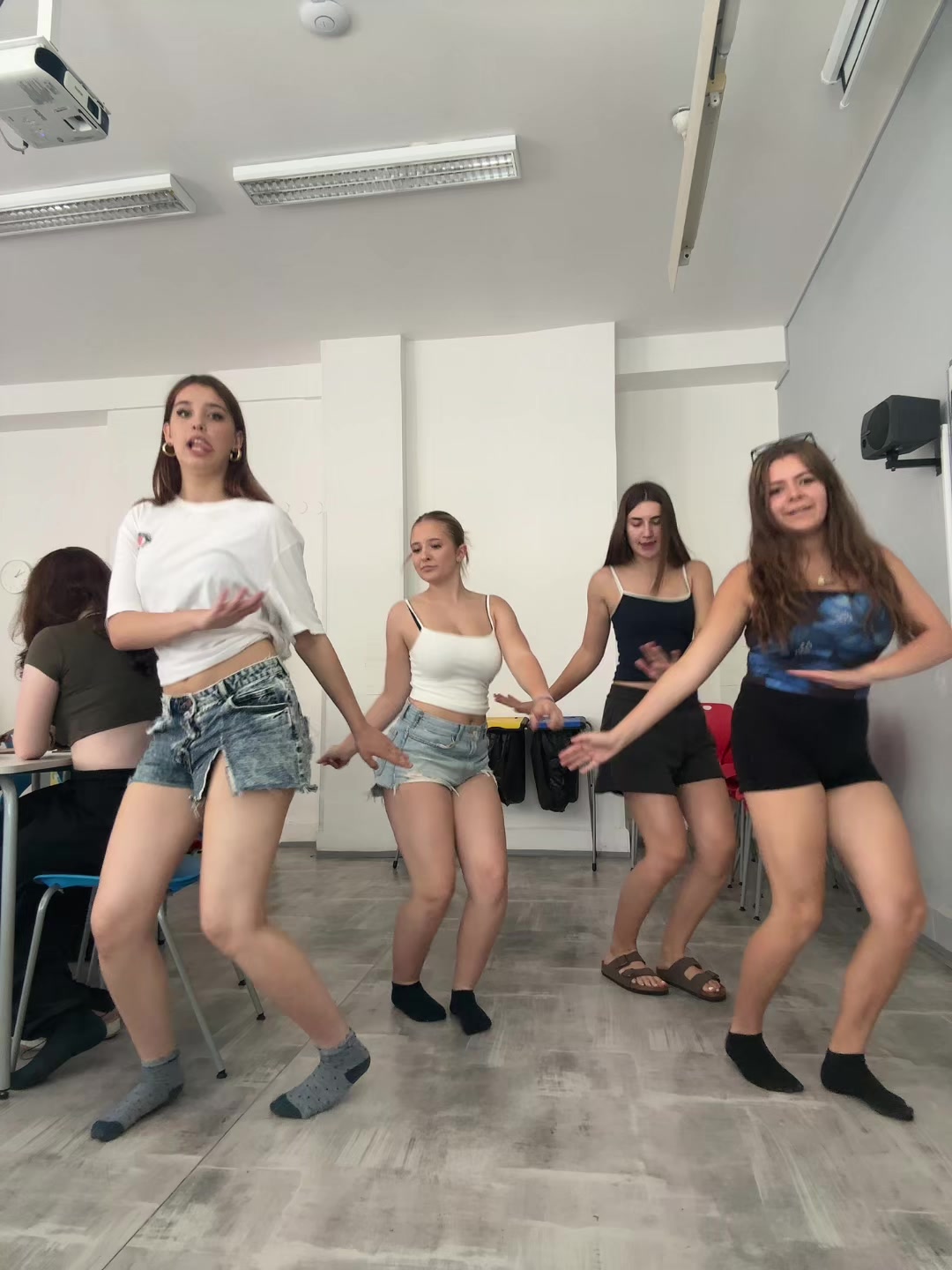 @_e1iii._