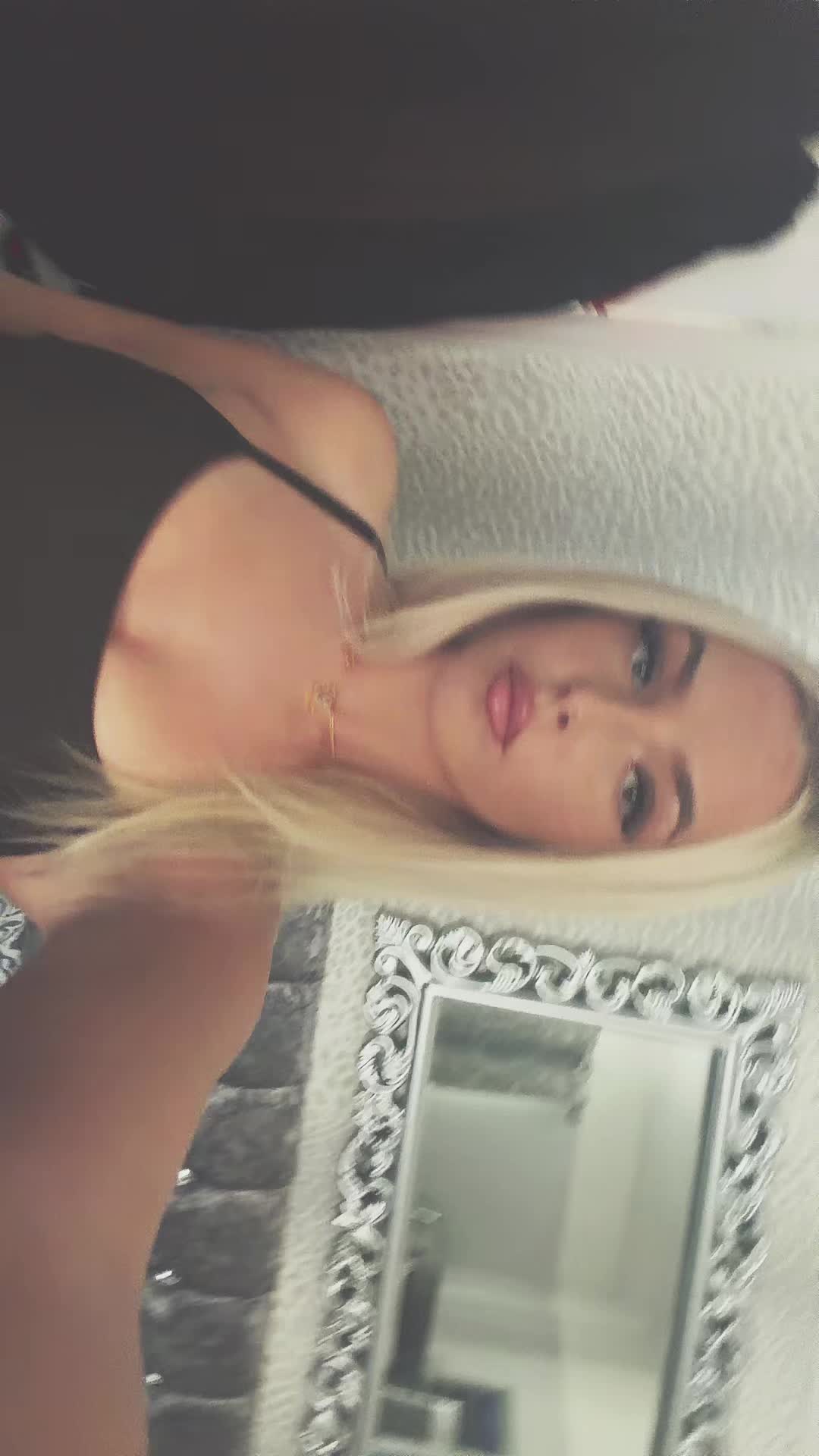 @holly