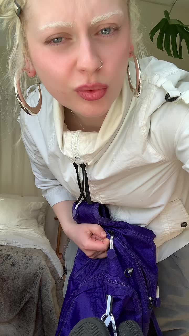 @👣