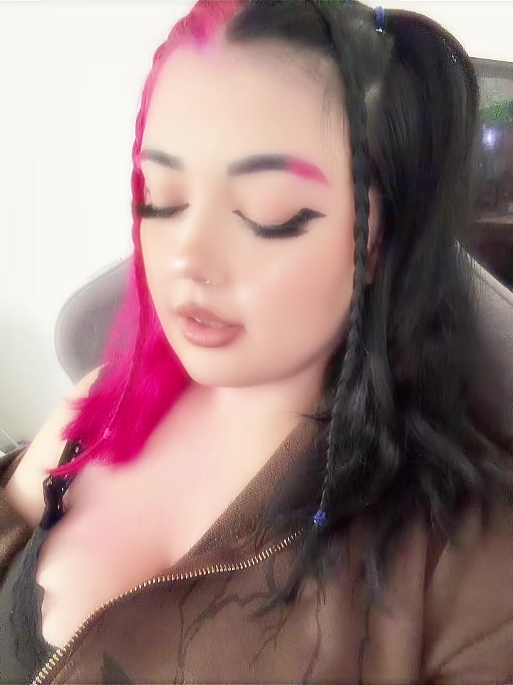@𝐂𝐡𝐥𝐨𝐞 ꨄ︎