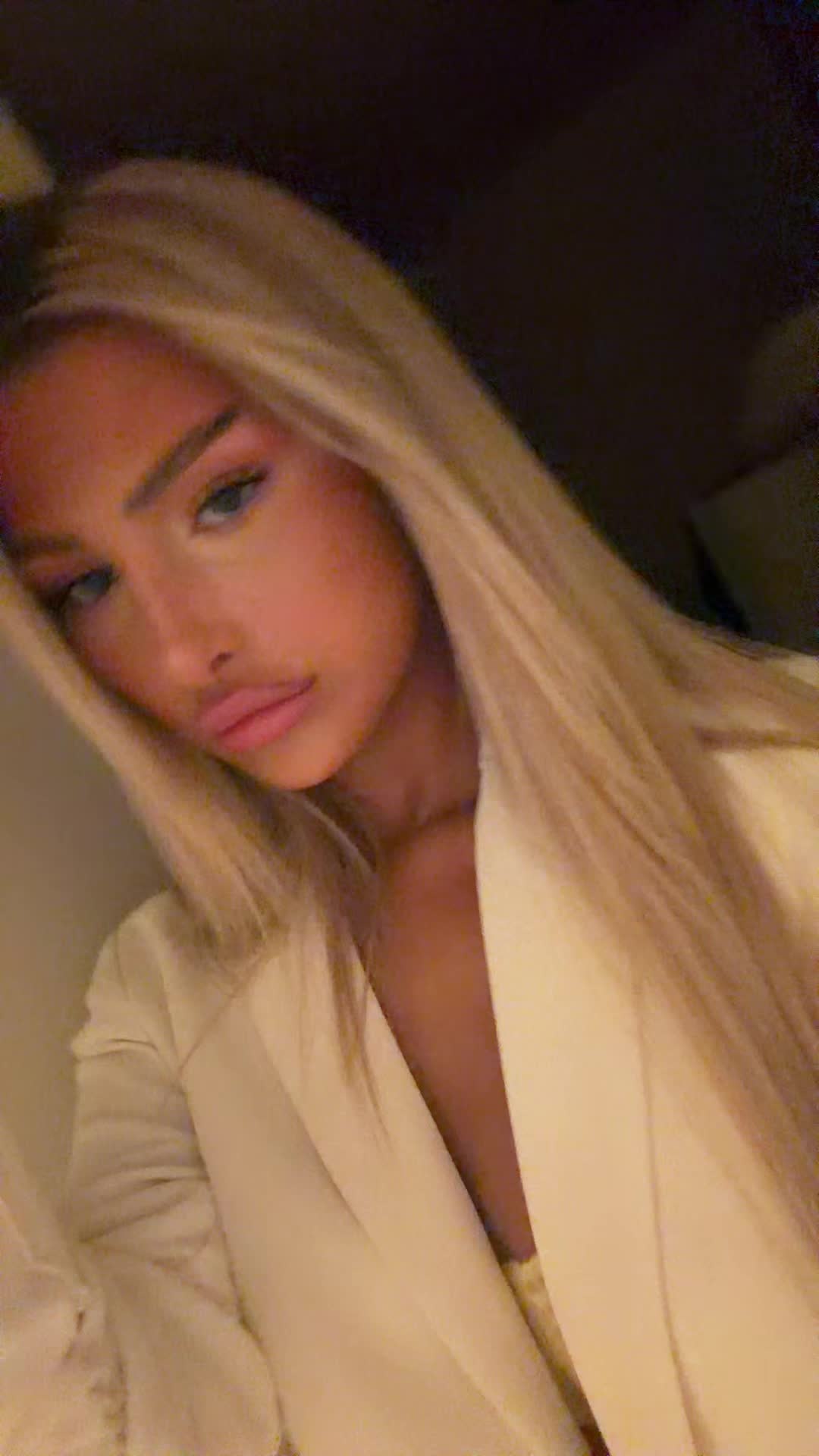 @blondiexbabe