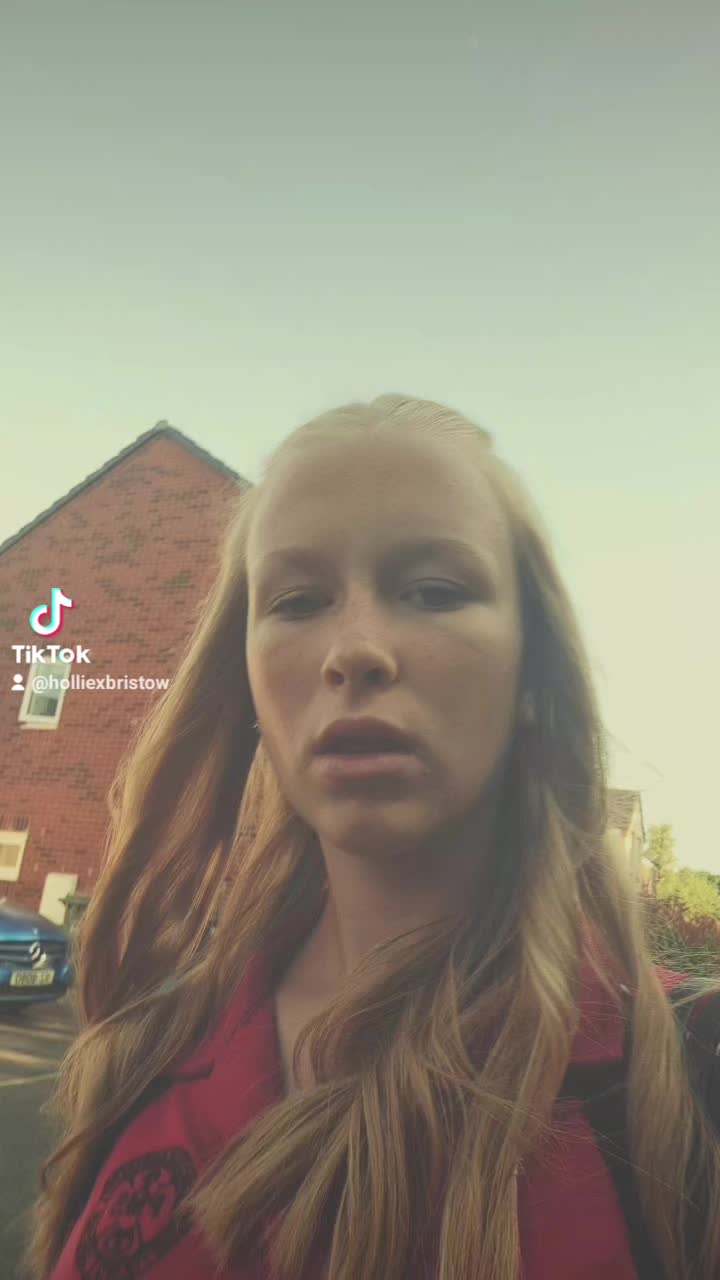 @𝐡𝐨𝐥𝐥𝐢𝐞