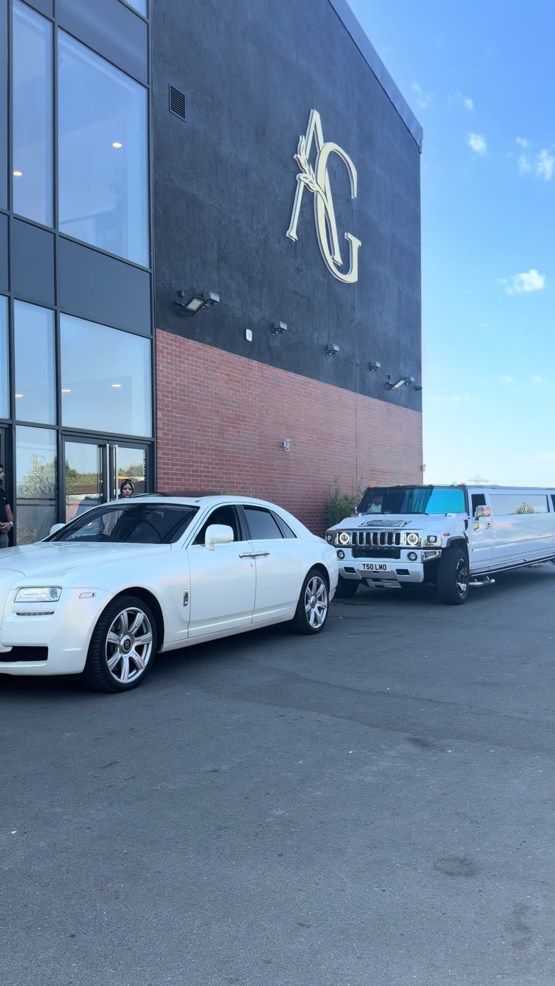 @Rolls Royce & Limo Hire 😎