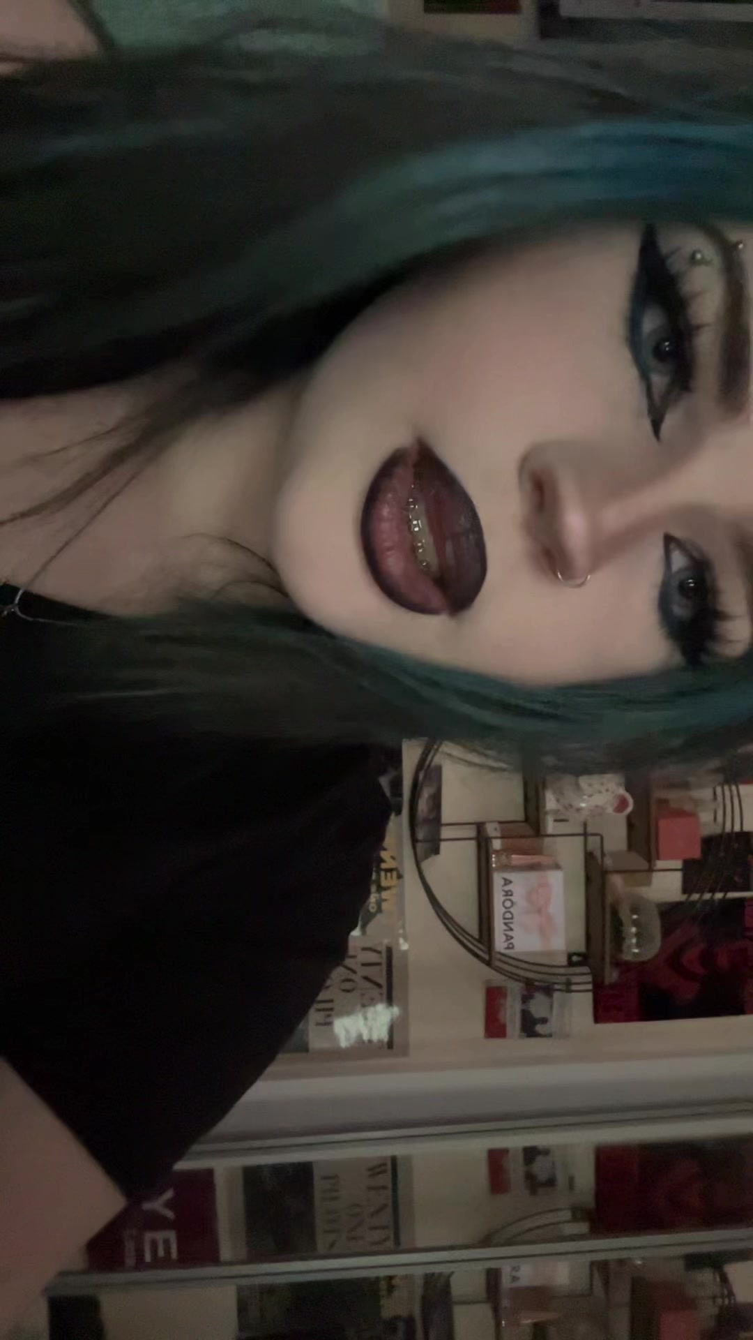 @lara ⊬