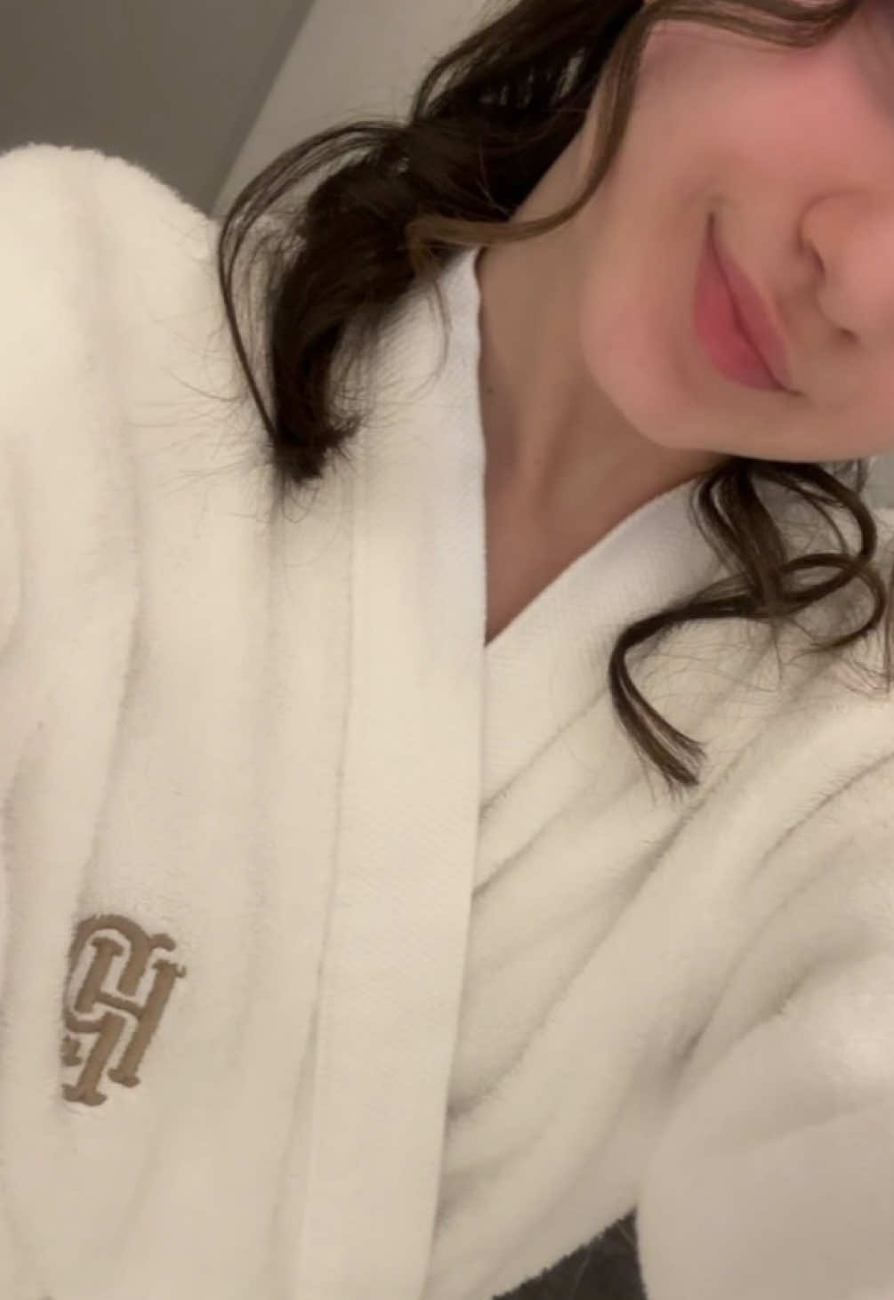 @rebeeee