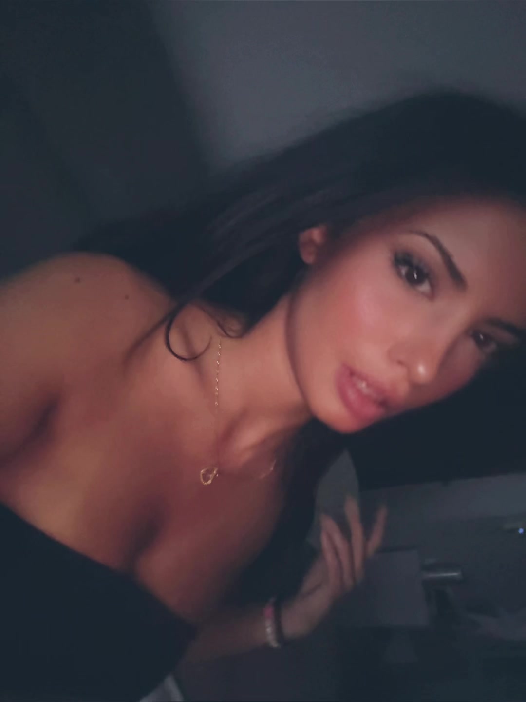 @helenanuzzoo