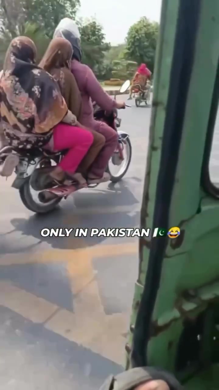 @Yeh Kali Kali ankhe 👀