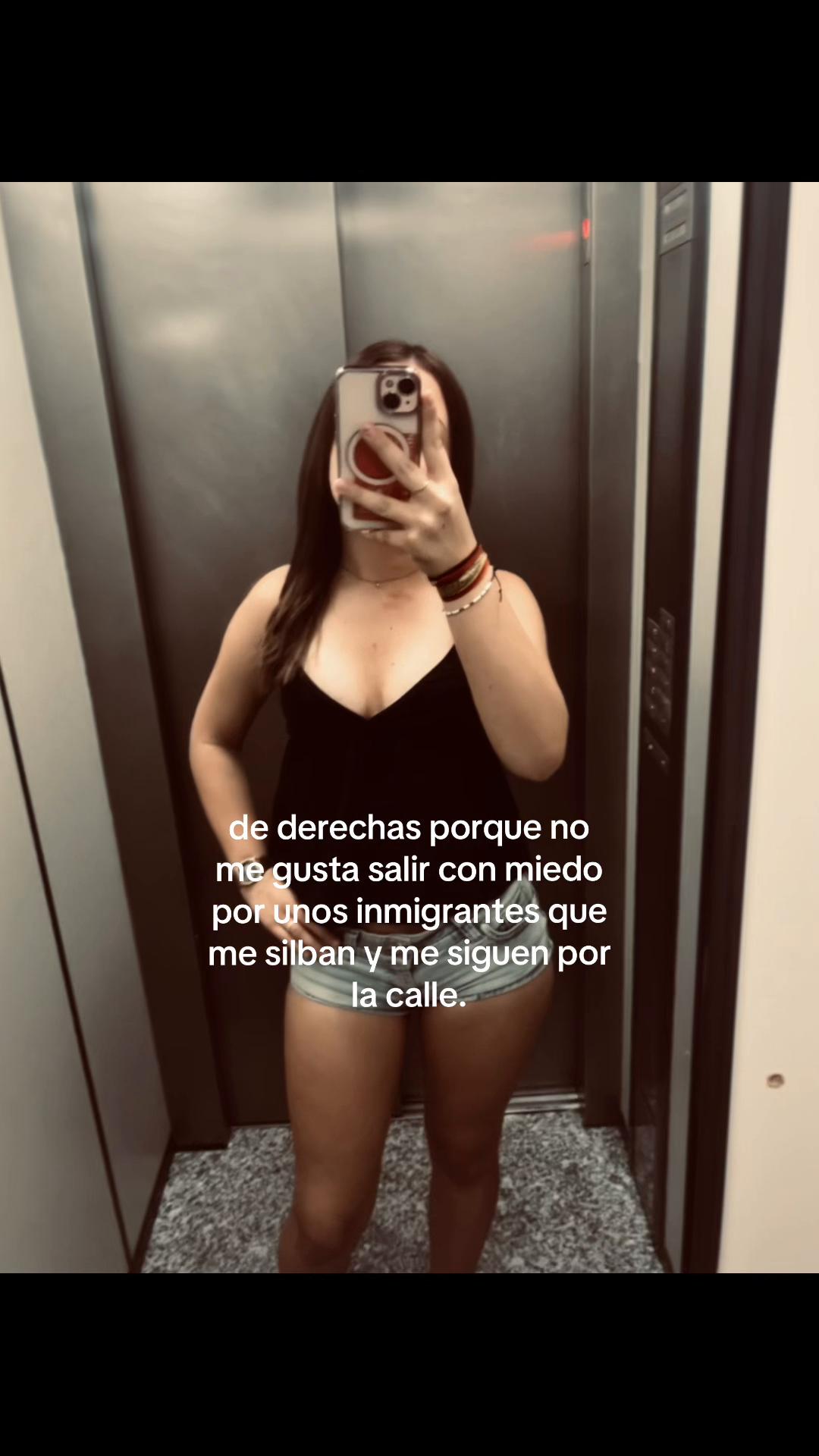 @𝒱