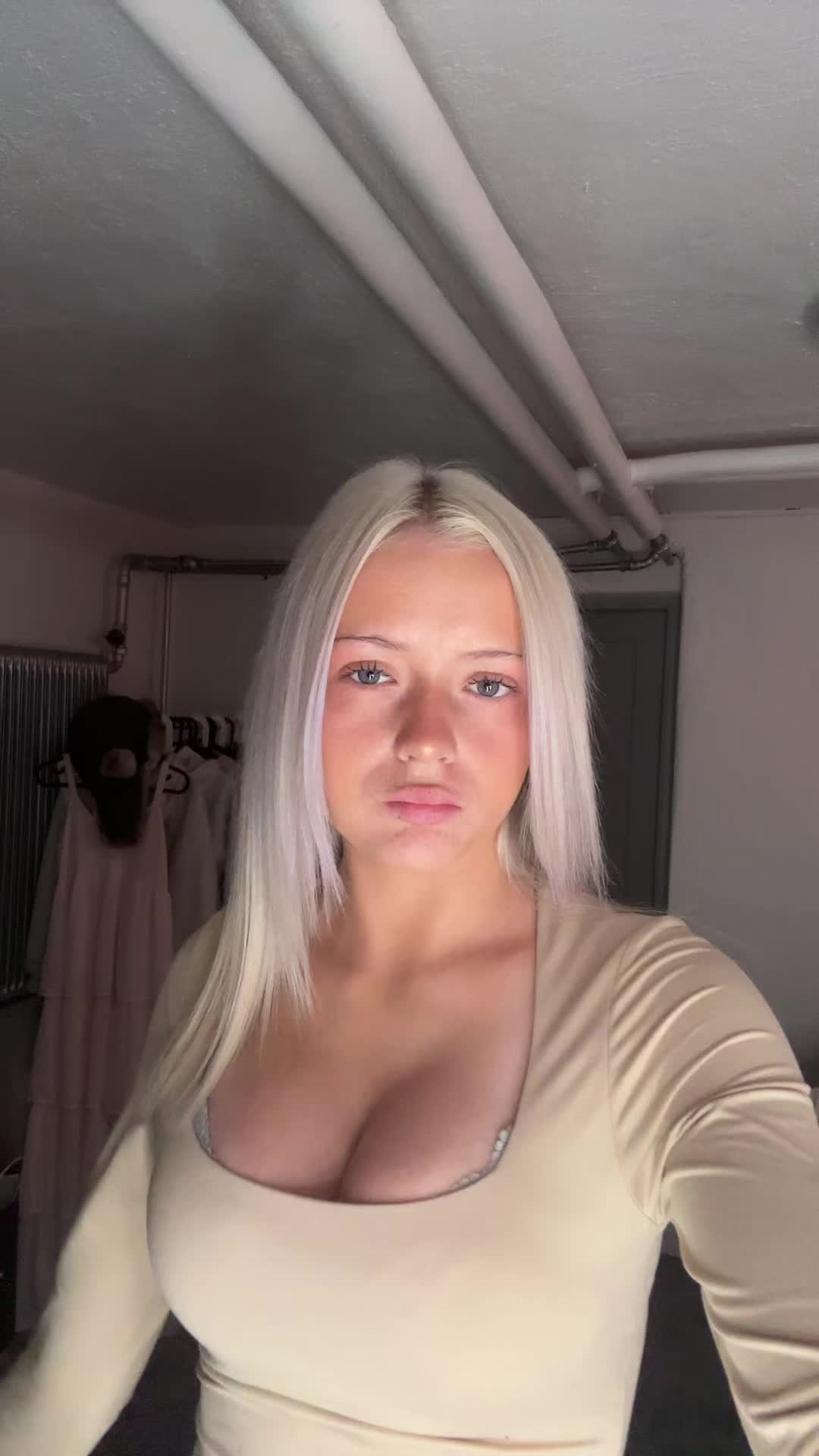 @🦄