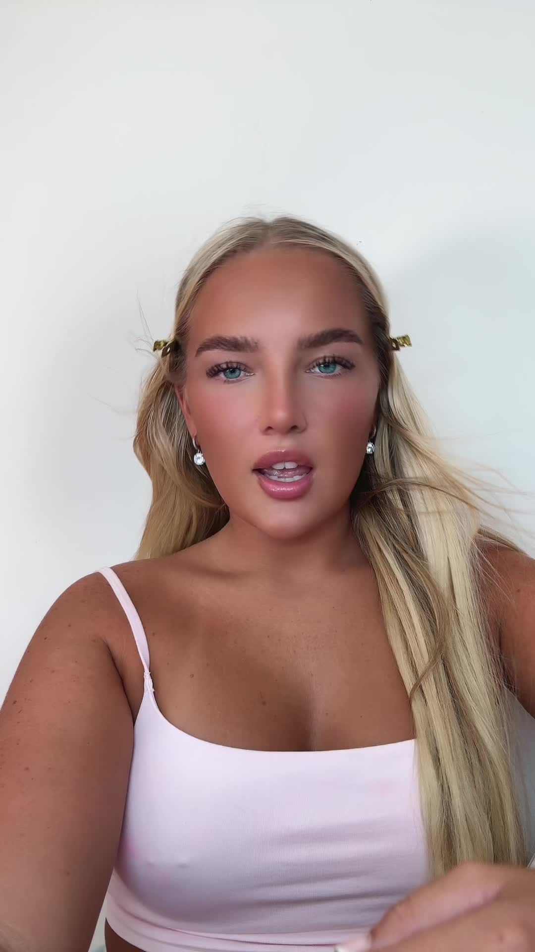 @Rhi🤍🌶️