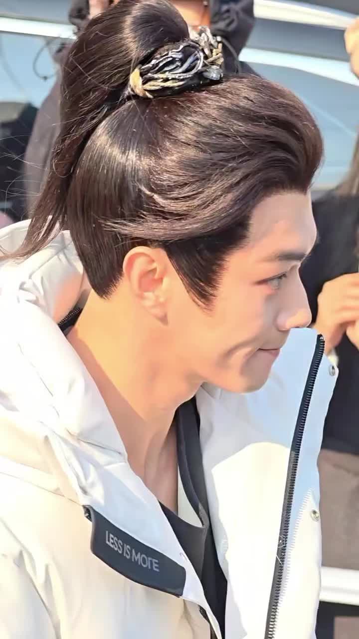 @𝐒𝐭𝐚𝐭𝐮𝐬 𝐊𝐢𝐧𝐠 👑
