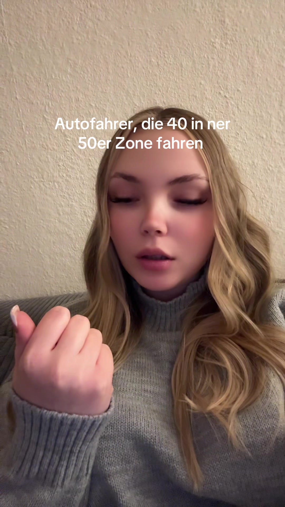 @J e l l a