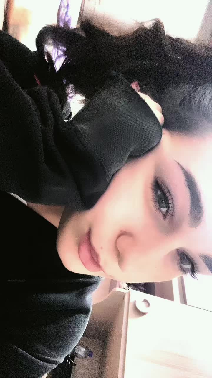 @┗━━━━━━⊱ 𝒔𝒊𝒔𝒔𝒚 ⊰━━━━━━┛
