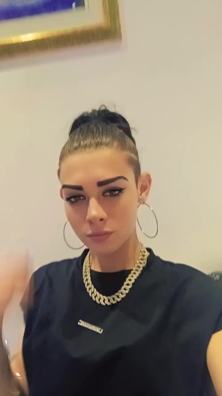 @Ally_04