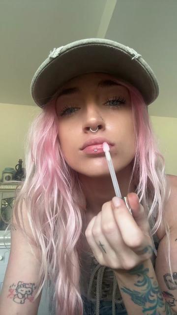 @1ivingdeaddoll