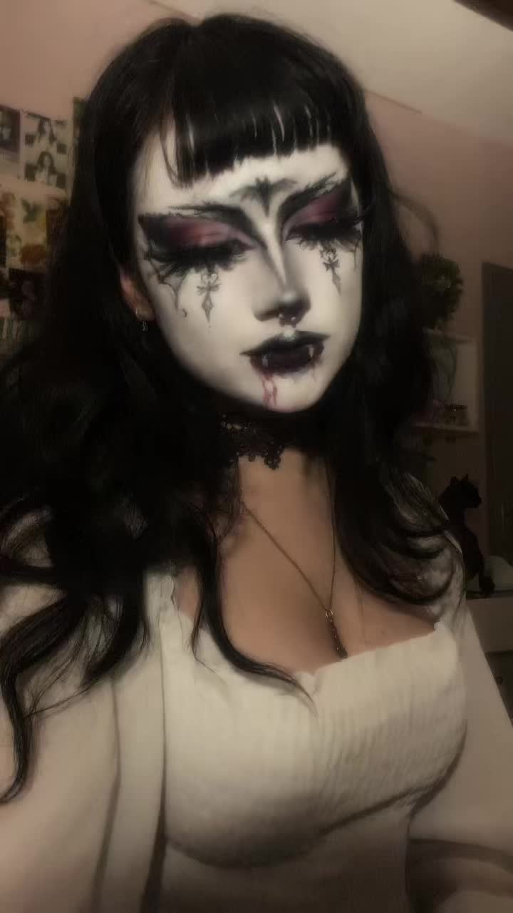 @♱𝕯𝖔𝖑𝖑𝖞 𝖙𝖍𝖊 𝕲𝖍𝖔𝖚𝖑♱