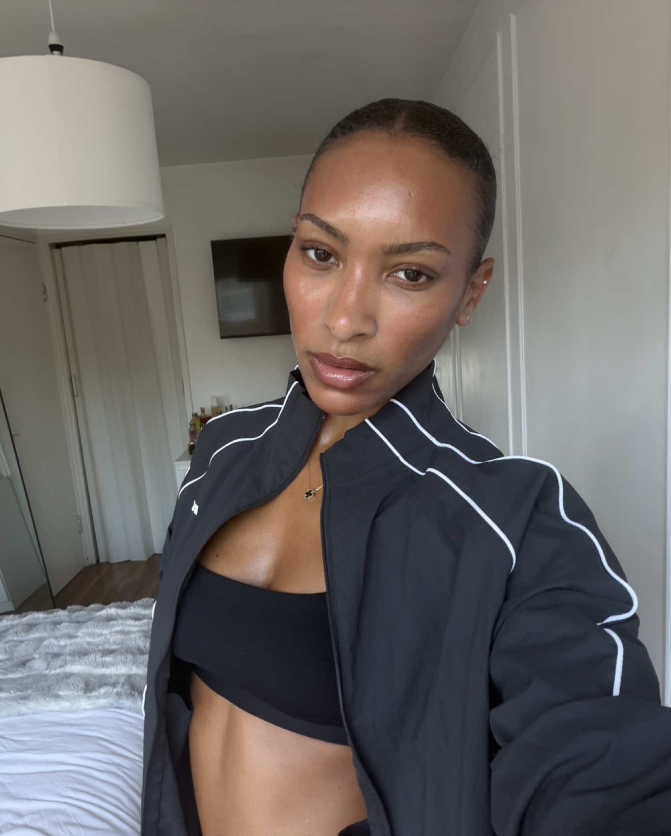 @Nia