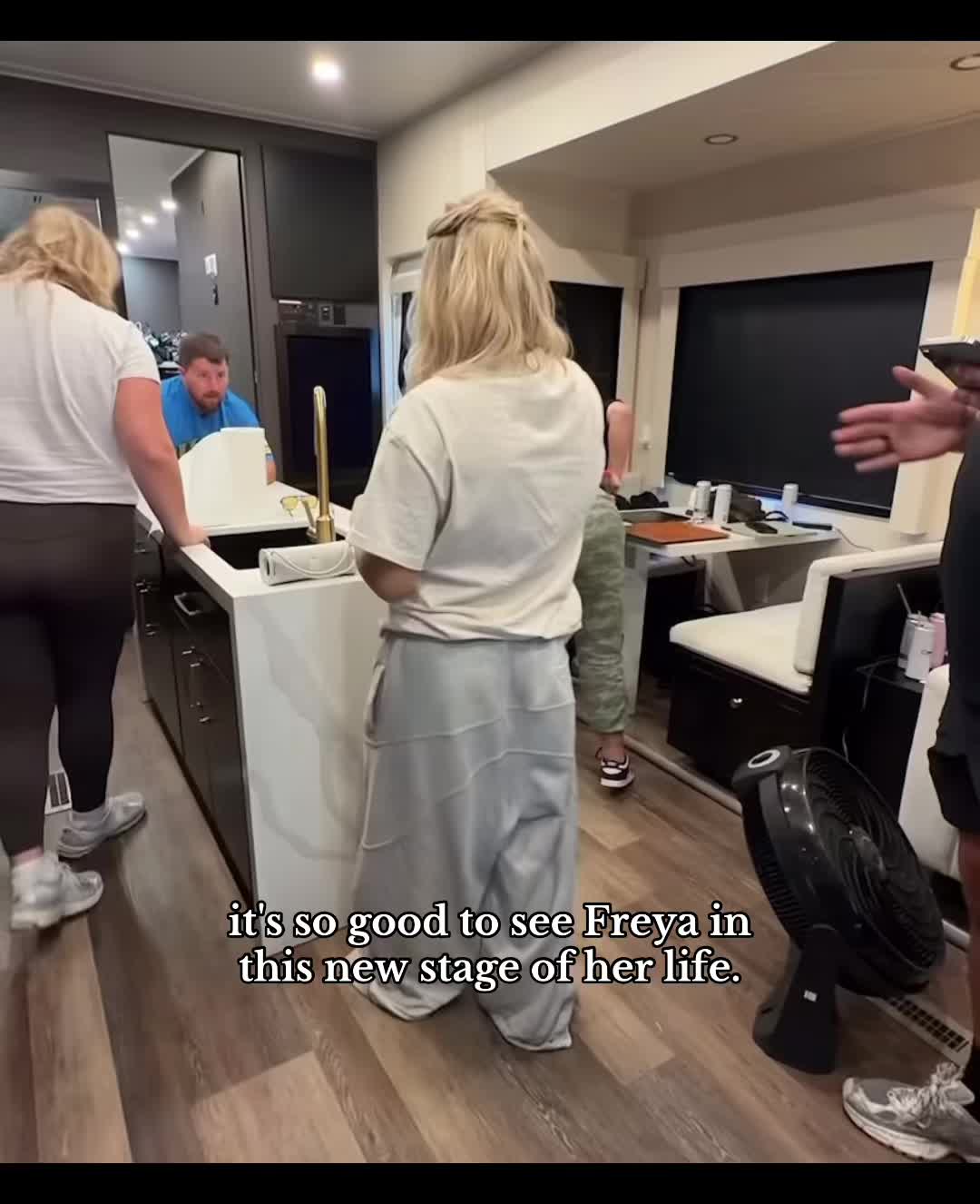 @𑣲⋆