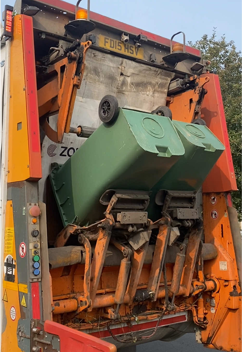 @Sussex Bin Lorrys
