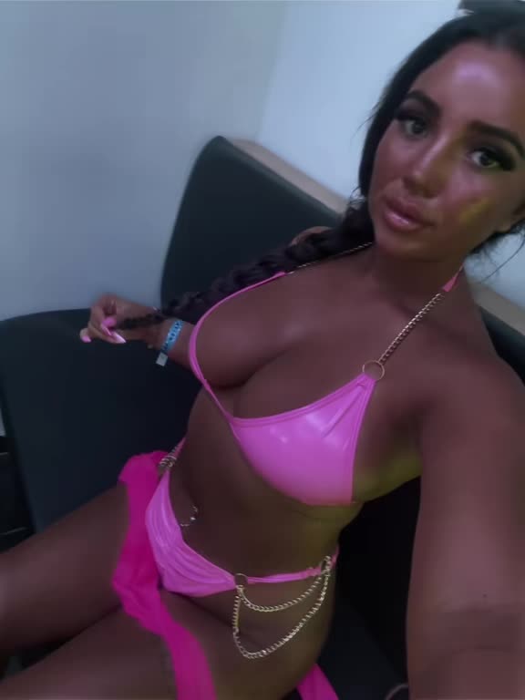 @macybrookezz