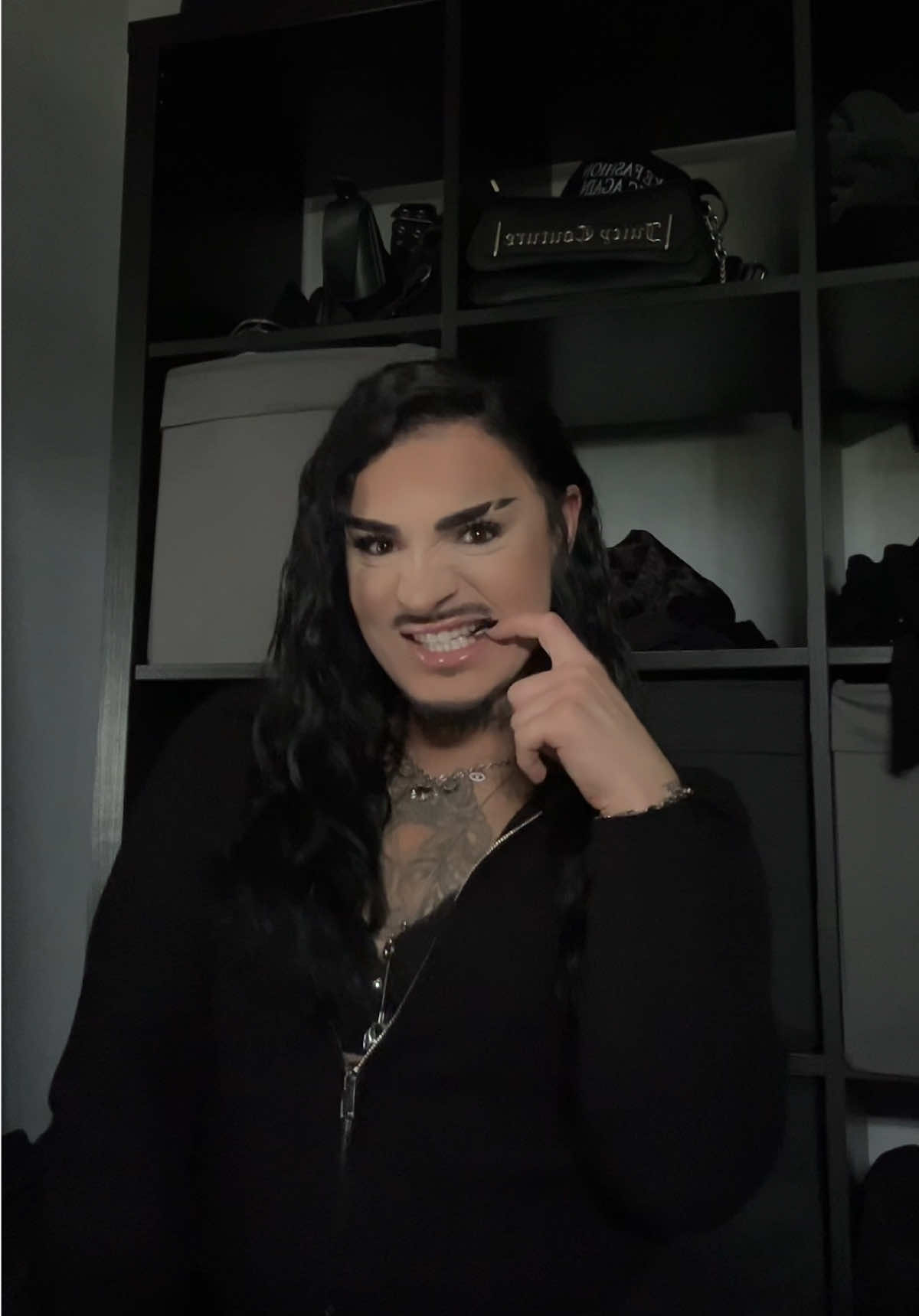 @𝐢𝐜𝐲 𝐠𝐨𝐫𝐠𝐨𝐧🐍