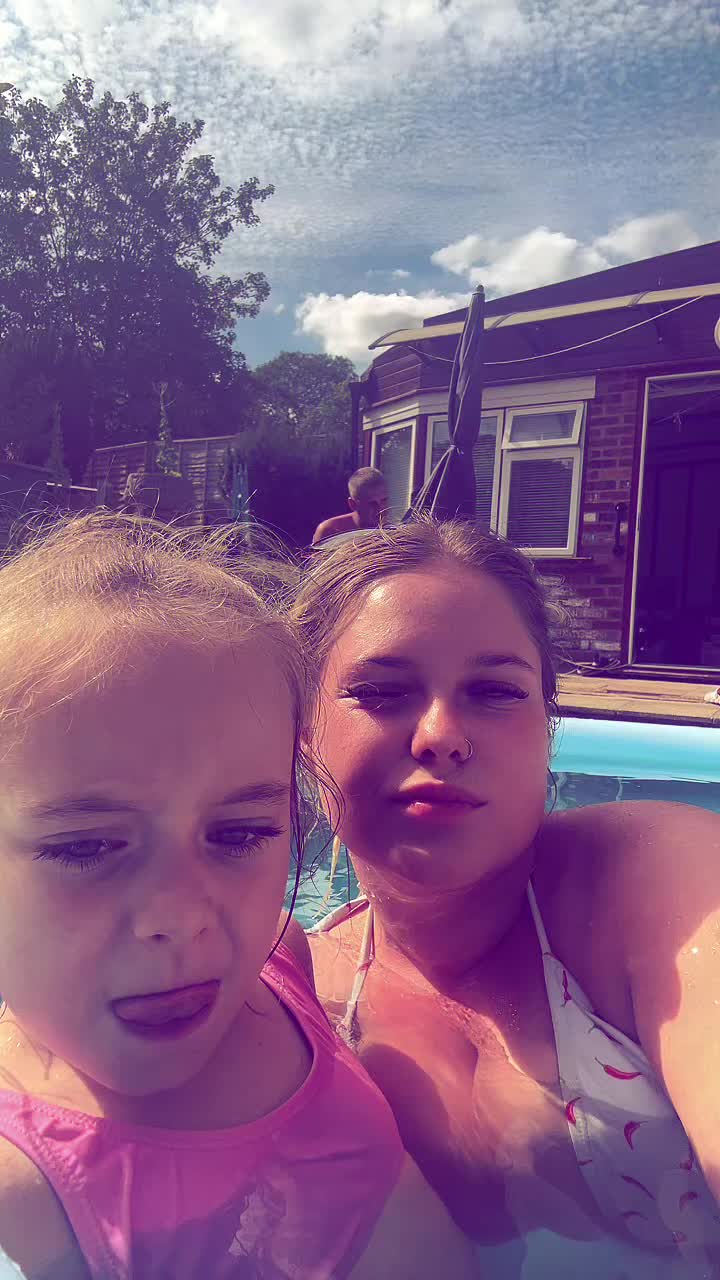 @Amielouise18