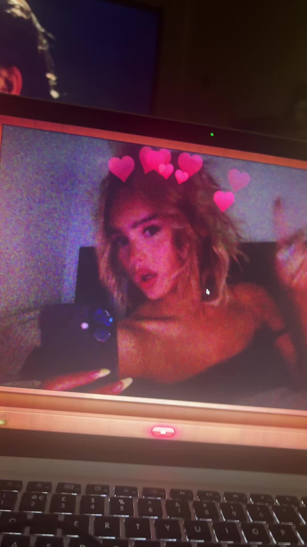 @laylaspriv