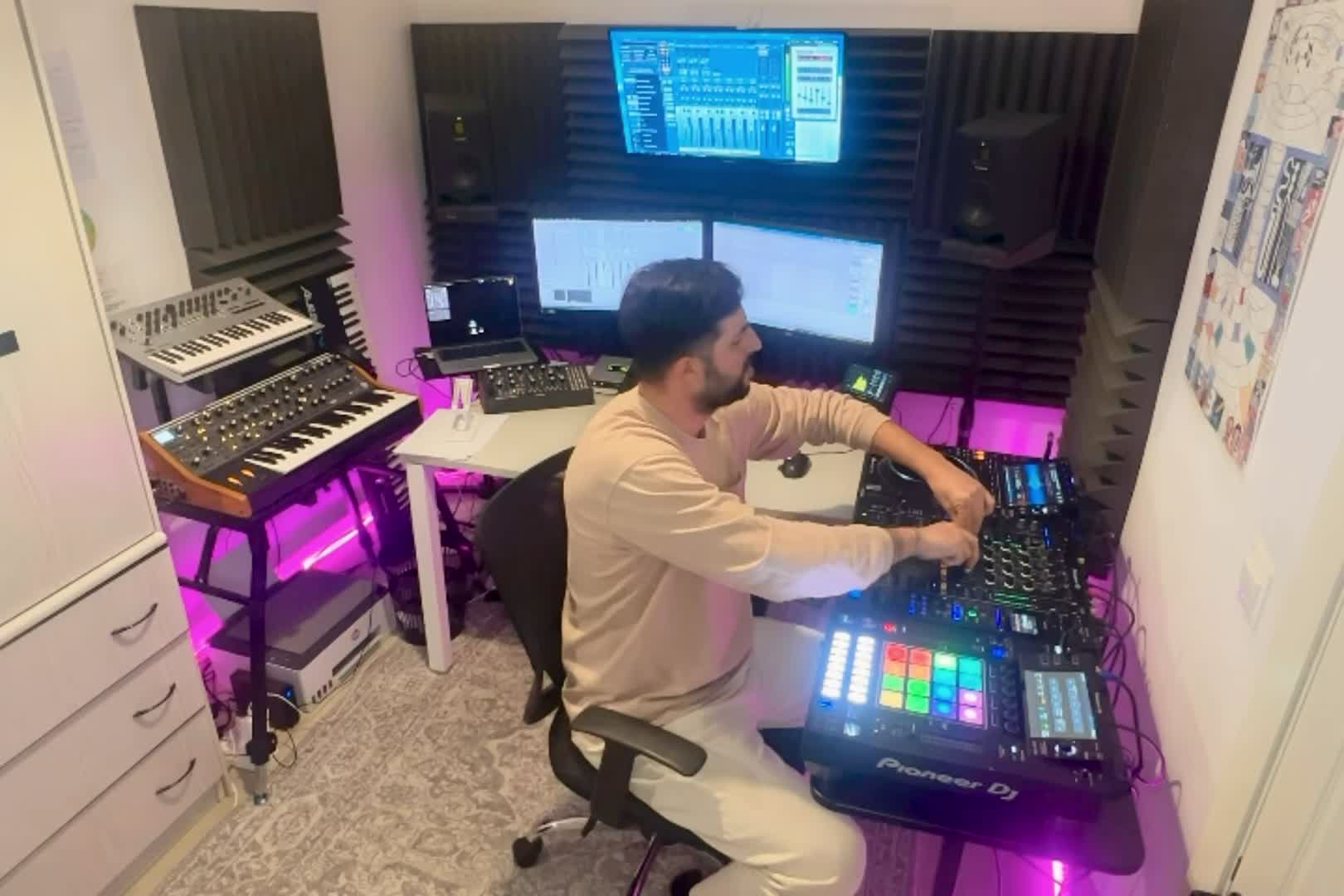@DJ N&Egrave;O-X