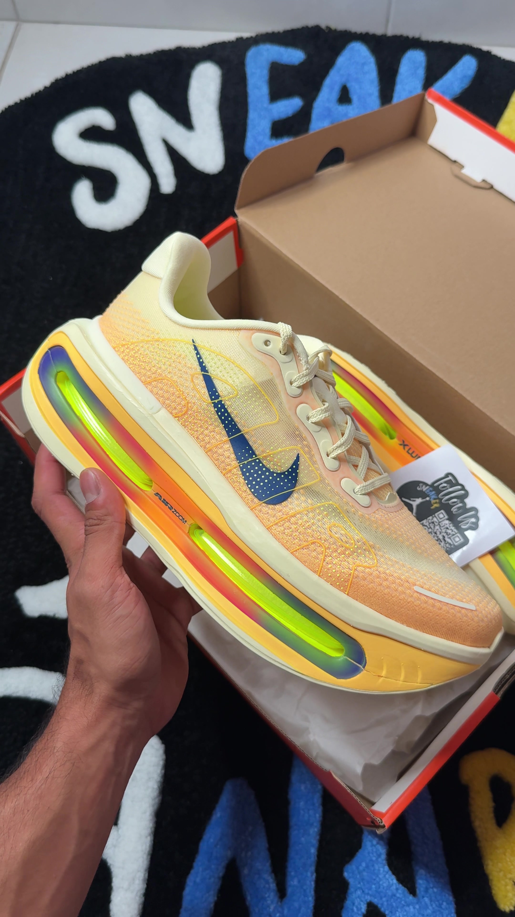 @Sneaker_canary