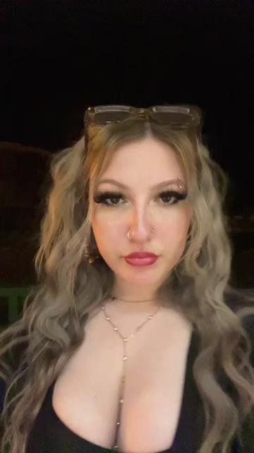 @Adelina.