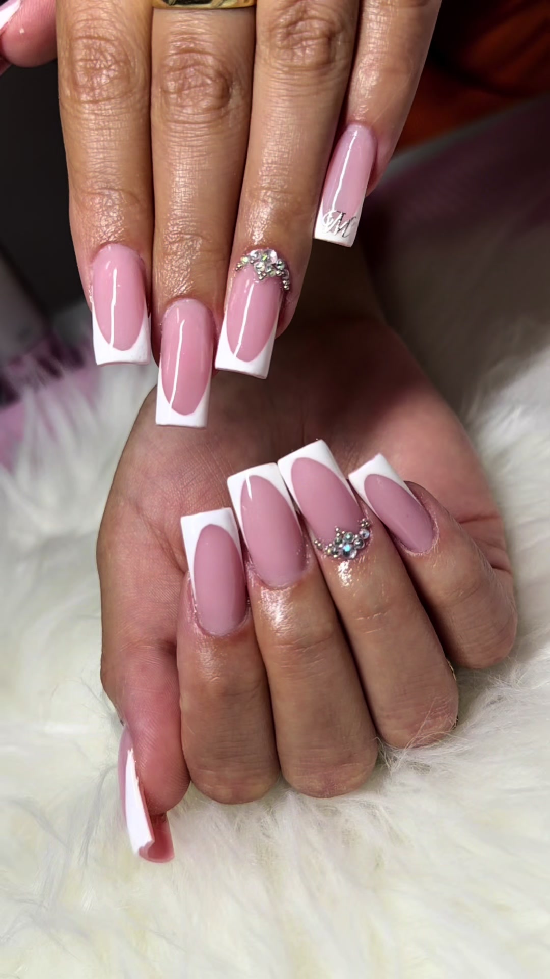 @Nails_vil&aacute;g