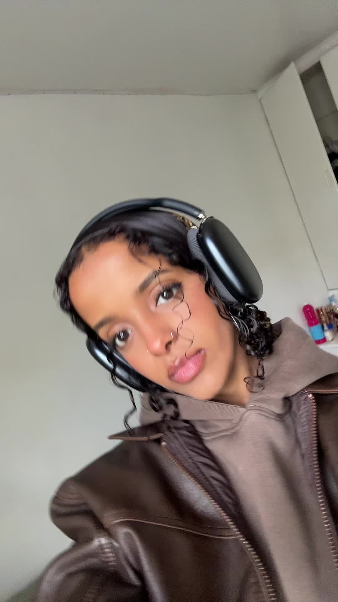 @n ꨄ