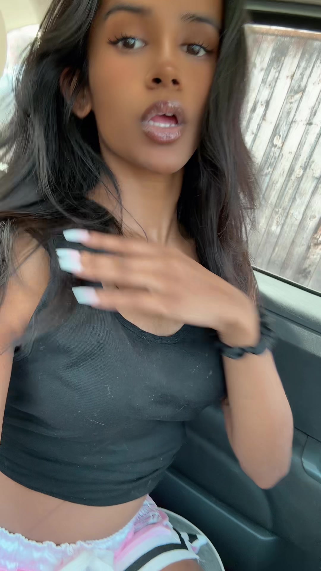 @𝓛𝓪𝓲𝓺𝓪💋