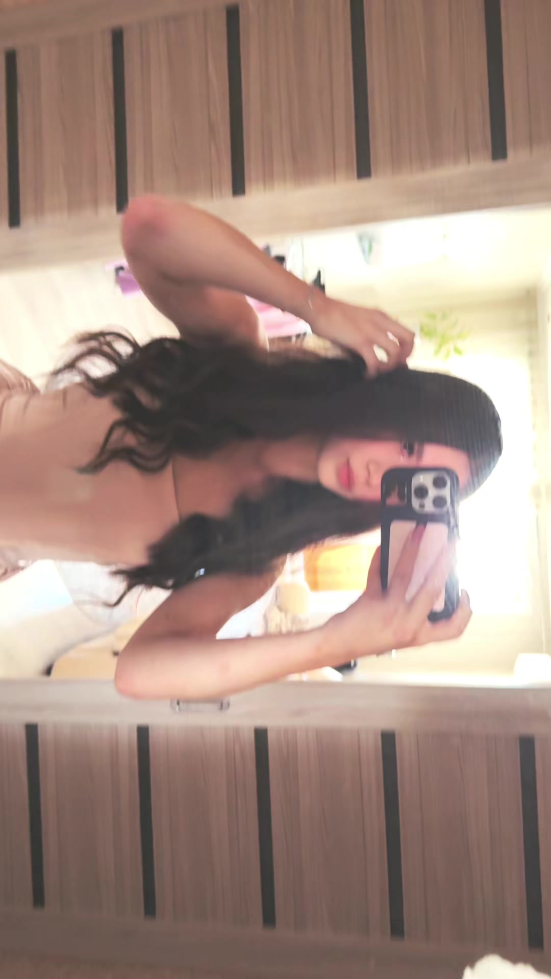 @🐝