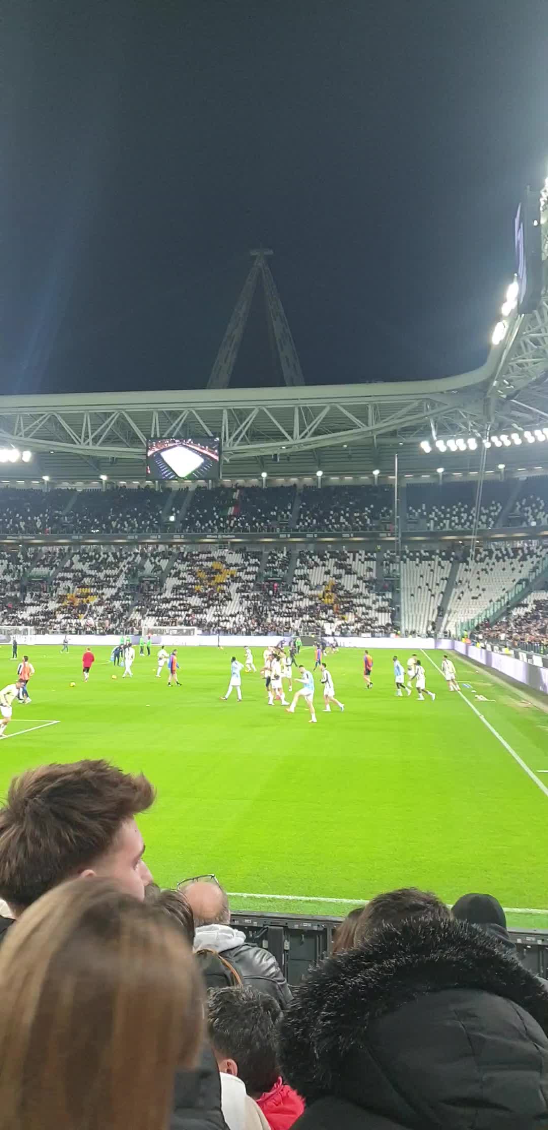 @Juveee🤍🖤