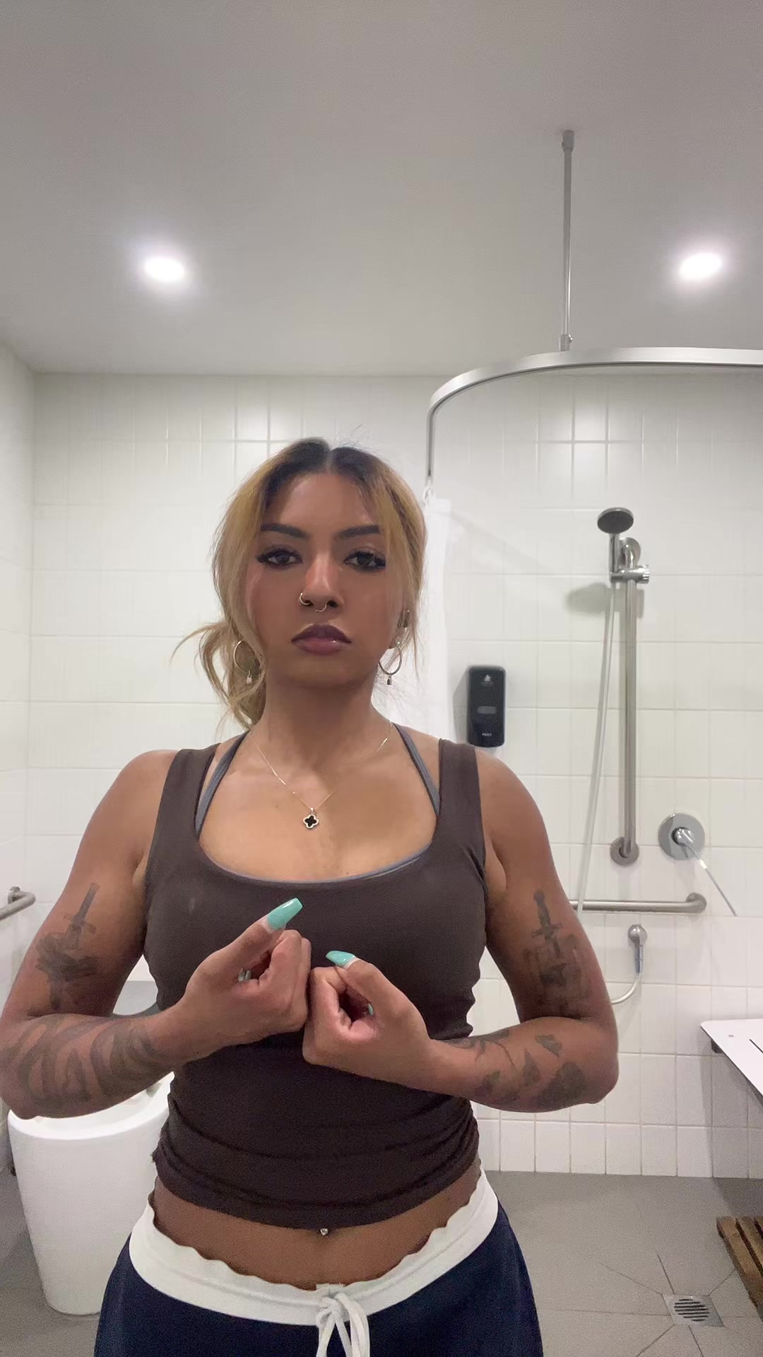 @4y4n1w