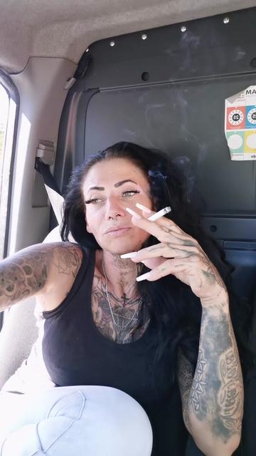 @🖤🤍DIE_EISKÖNIGIN🖤🤍