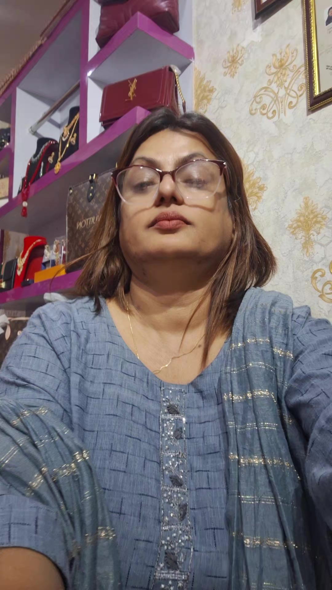 @मीना ढकाल