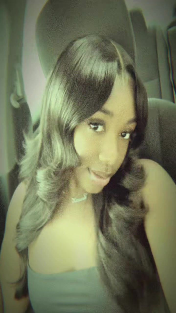 @moramarie.