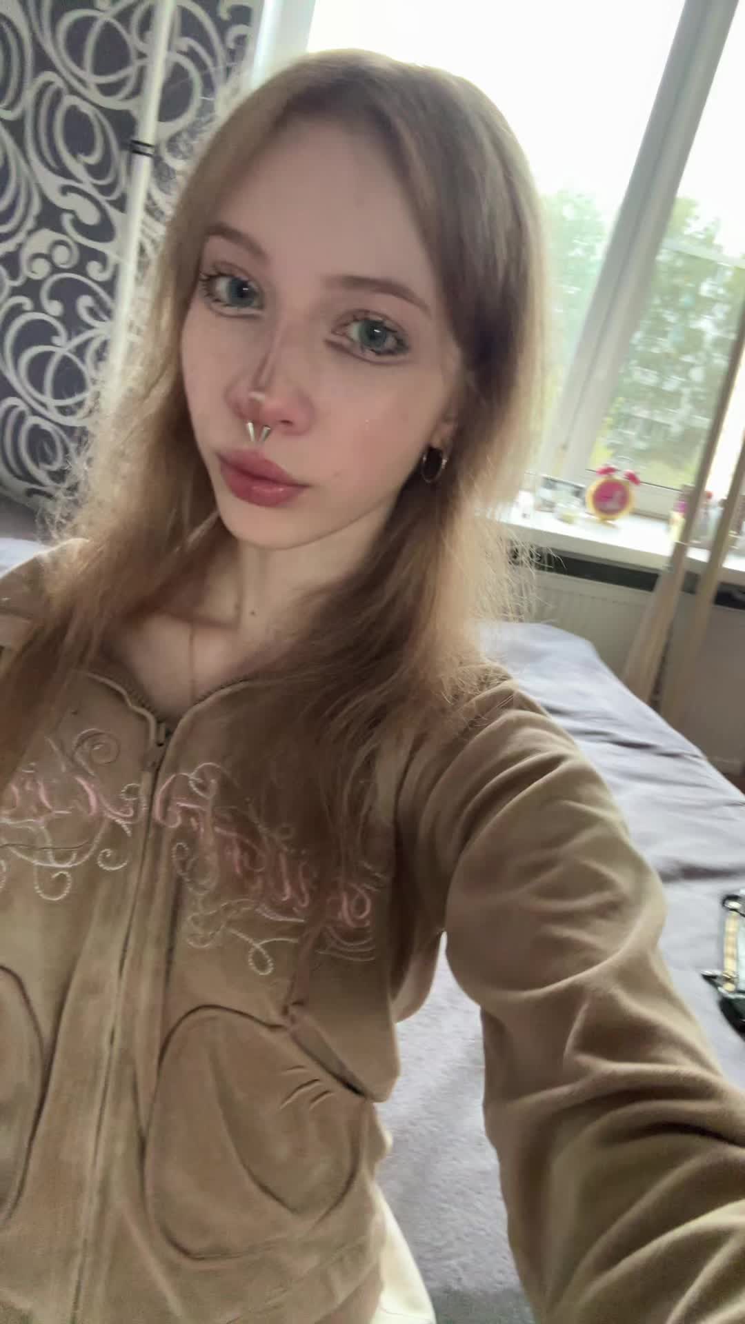 @>_*