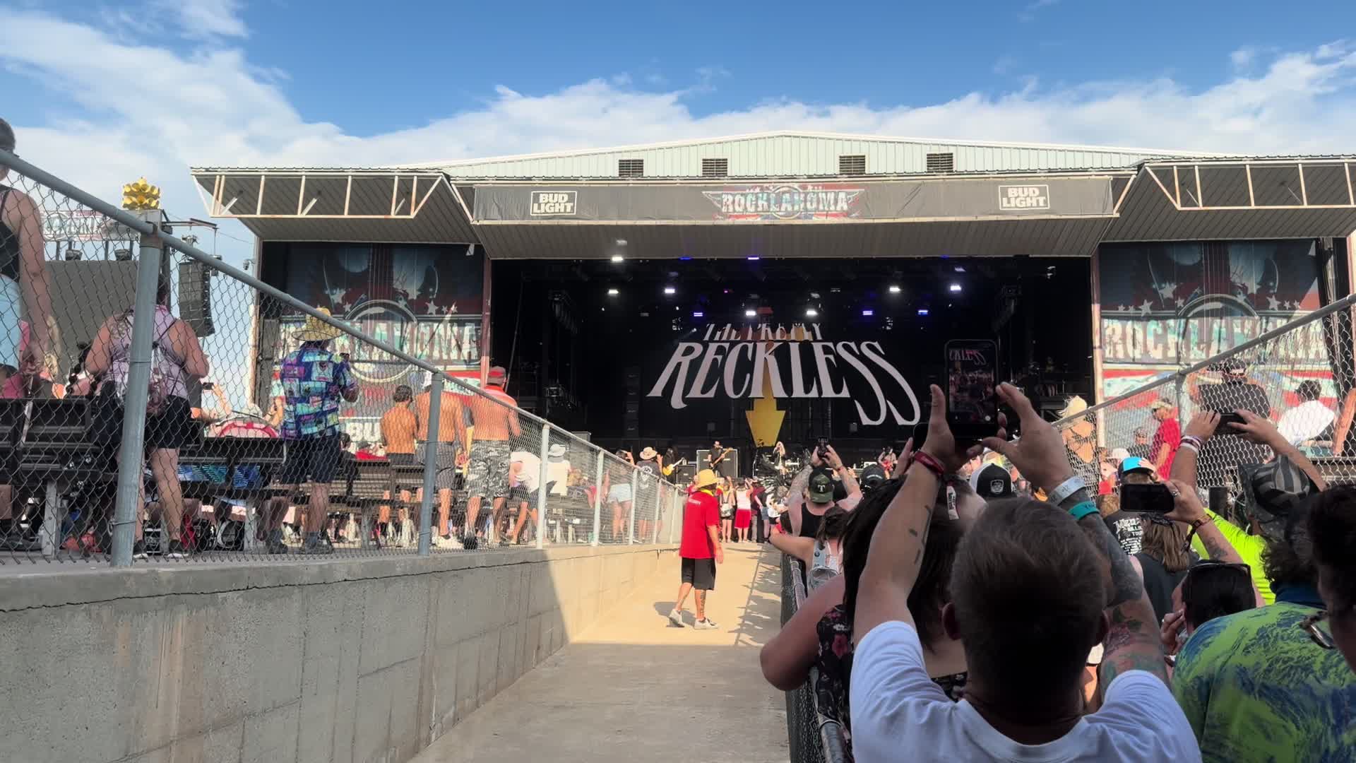 @CoNceRt Ears ๐ต๐ค๐ฝ๐โ๏ธ