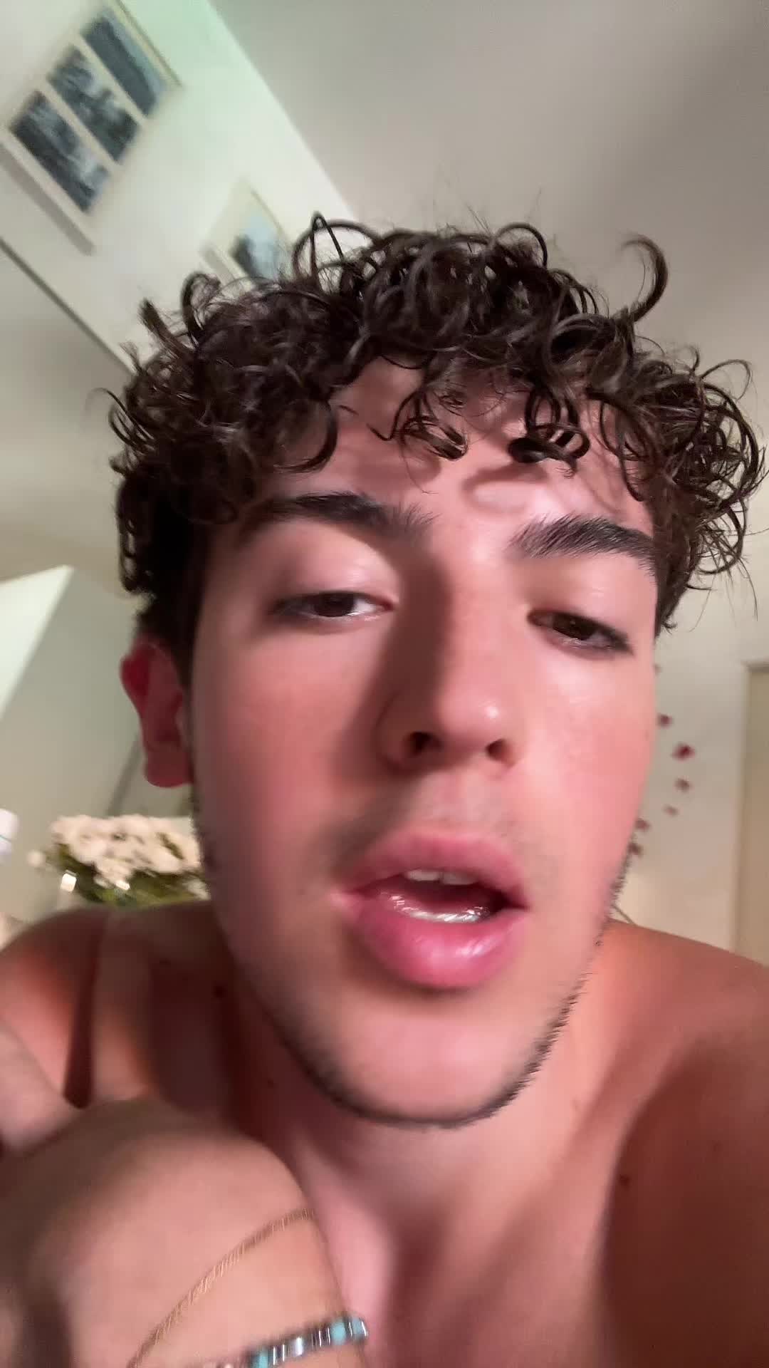 @axomirt