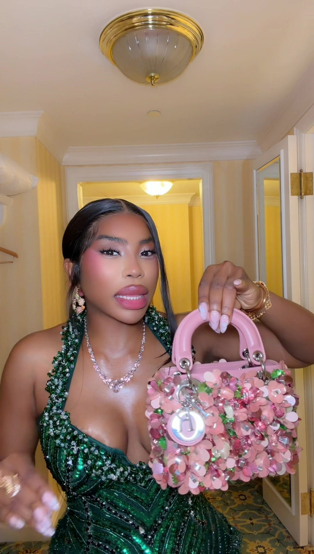 @Nnechie